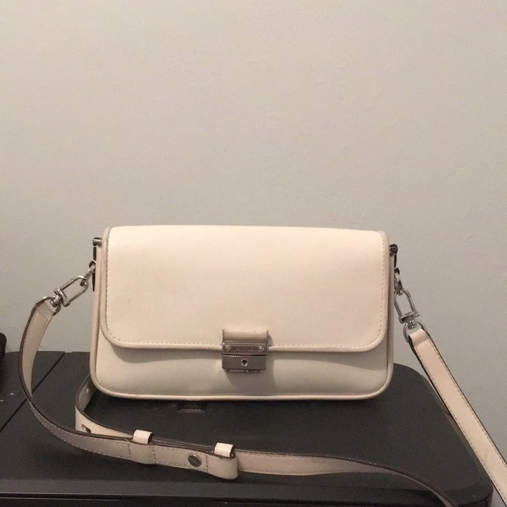Vintage Michael Kors Cream Leather Crossbody bag.